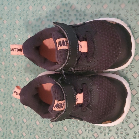 Reduced! Nike Revolution toddler sneakers - Picture 2 of 7